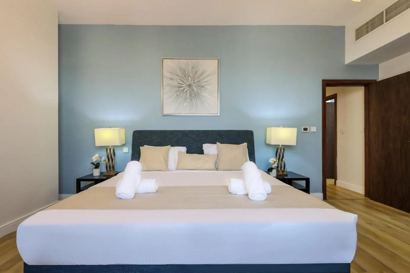 Livbnb- Coastal 2Bhk In Jbr Beach Access Dubai Appartement