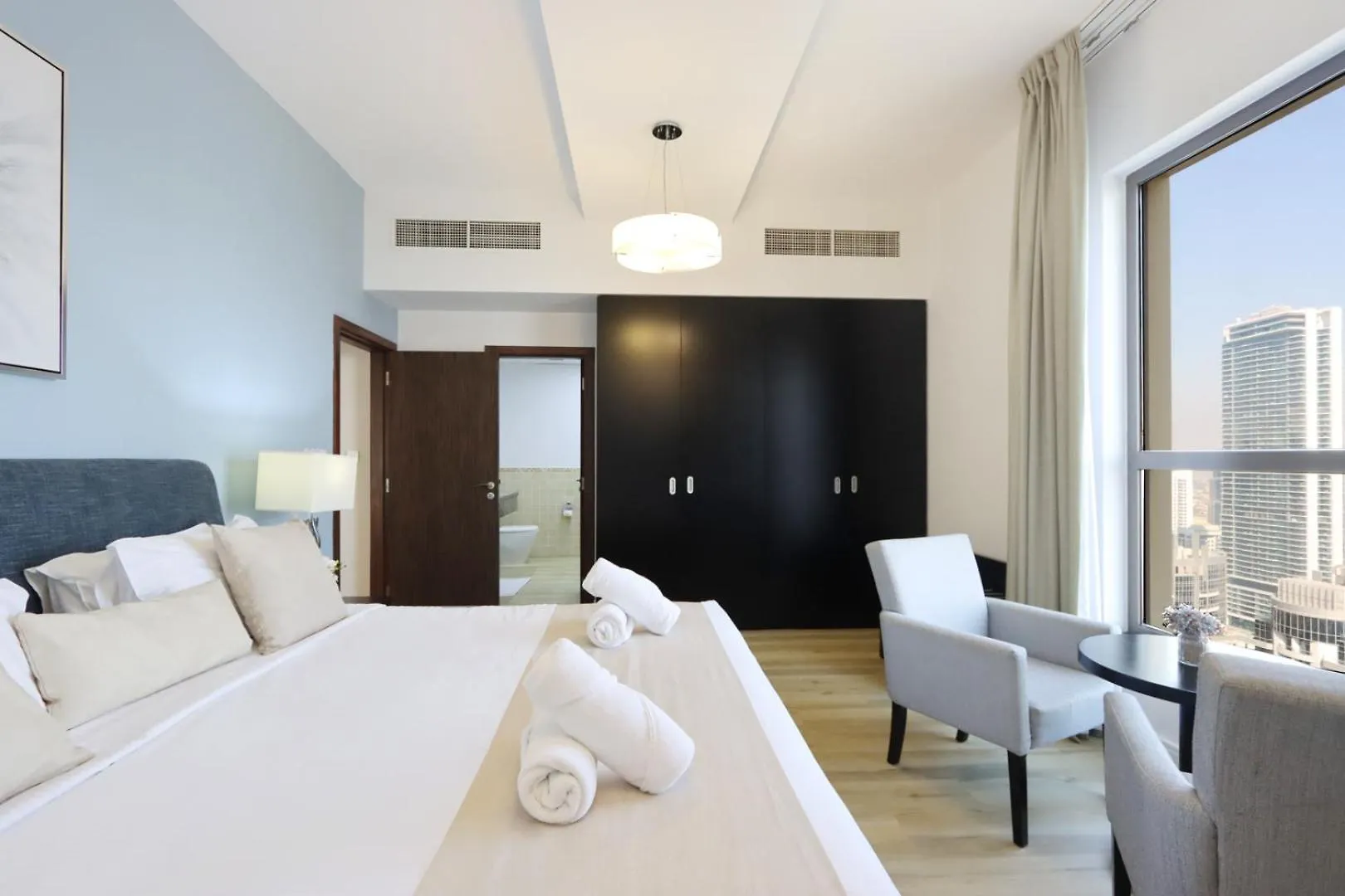Livbnb- Coastal 2Bhk In Jbr Beach Access 두바이 아파트